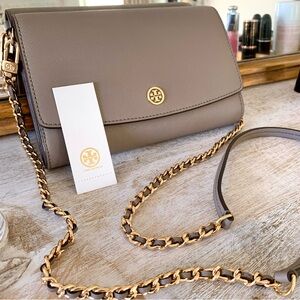 🌸 NWT Tory Burch Robinson Chain Wallet in Gray Heron